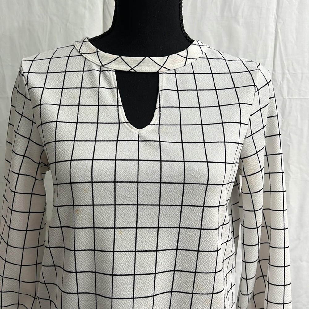 Women’s Top - Picture 2 of 3